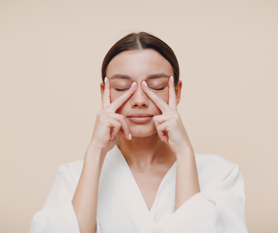 Massage facial, 7 gestes pour tonifier le visage